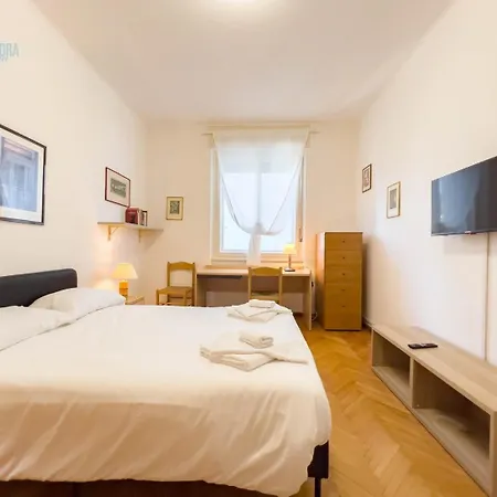 Salita Di Gretta 1 Tirabora Short Rent Lägenhet